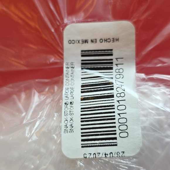 Tupperware  Large Snack Stor with egg inserts New - Picture 5 of 5